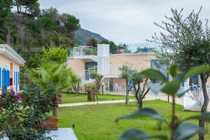 thumbnail: Exterior detail