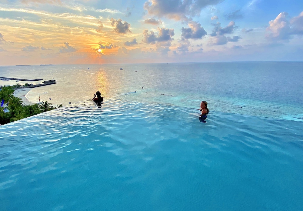 Infinity pool