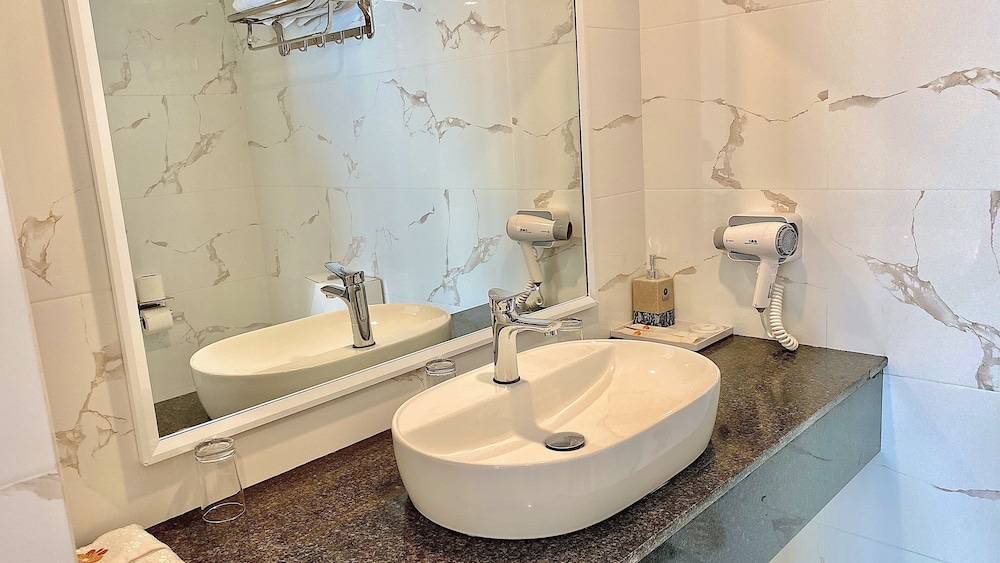 Bathroom sink