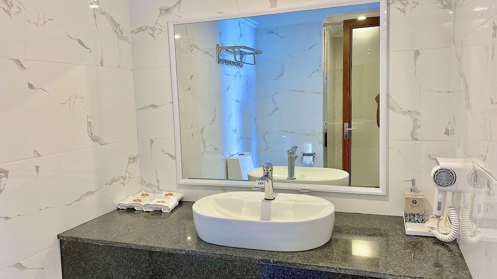 Bathroom sink