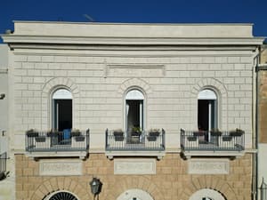 thumbnail: Front of property