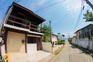 thumbnail: Front of property