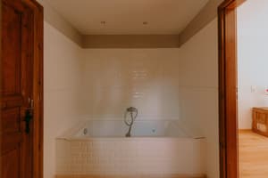 thumbnail: Deep soaking bathtub