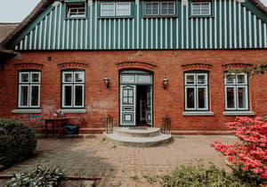 thumbnail: Front of property