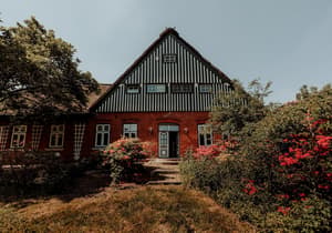 thumbnail: Front of property