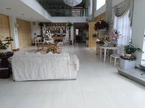 thumbnail: Lobby sitting area