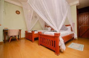 thumbnail: Interior entrance