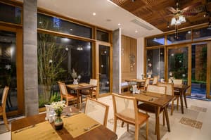 thumbnail: Breakfast area