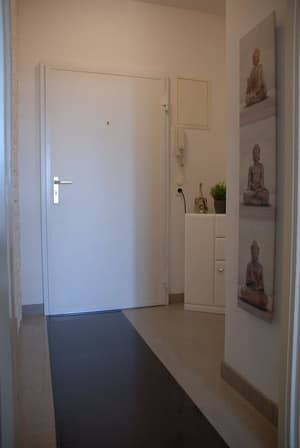 thumbnail: Interior entrance