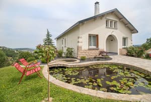 thumbnail: Front of property