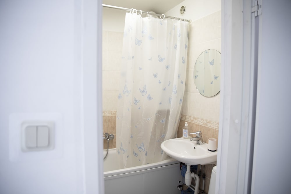 Bathroom sink