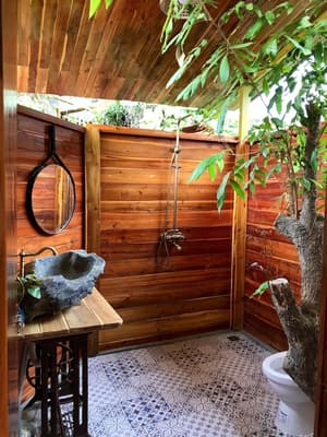 thumbnail: Bathroom amenities