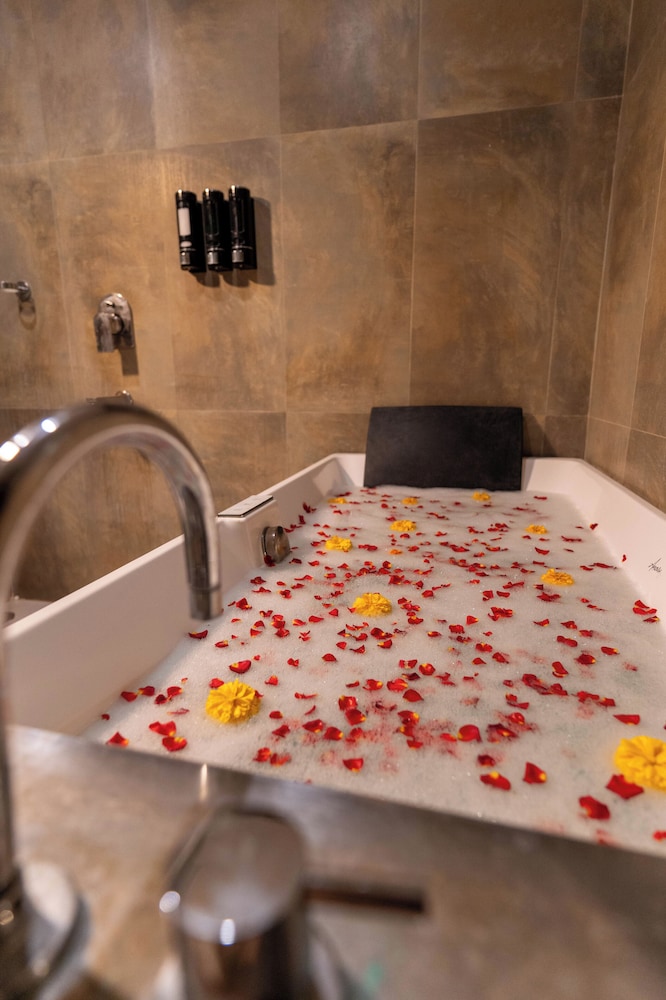 Private spa tub