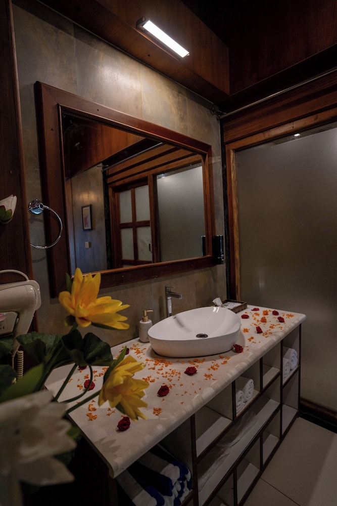Bathroom sink