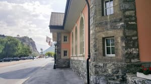 thumbnail: Exterior