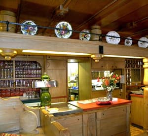 thumbnail: Bar (on property)
