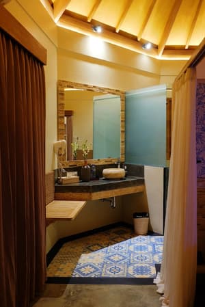 thumbnail: Interior detail