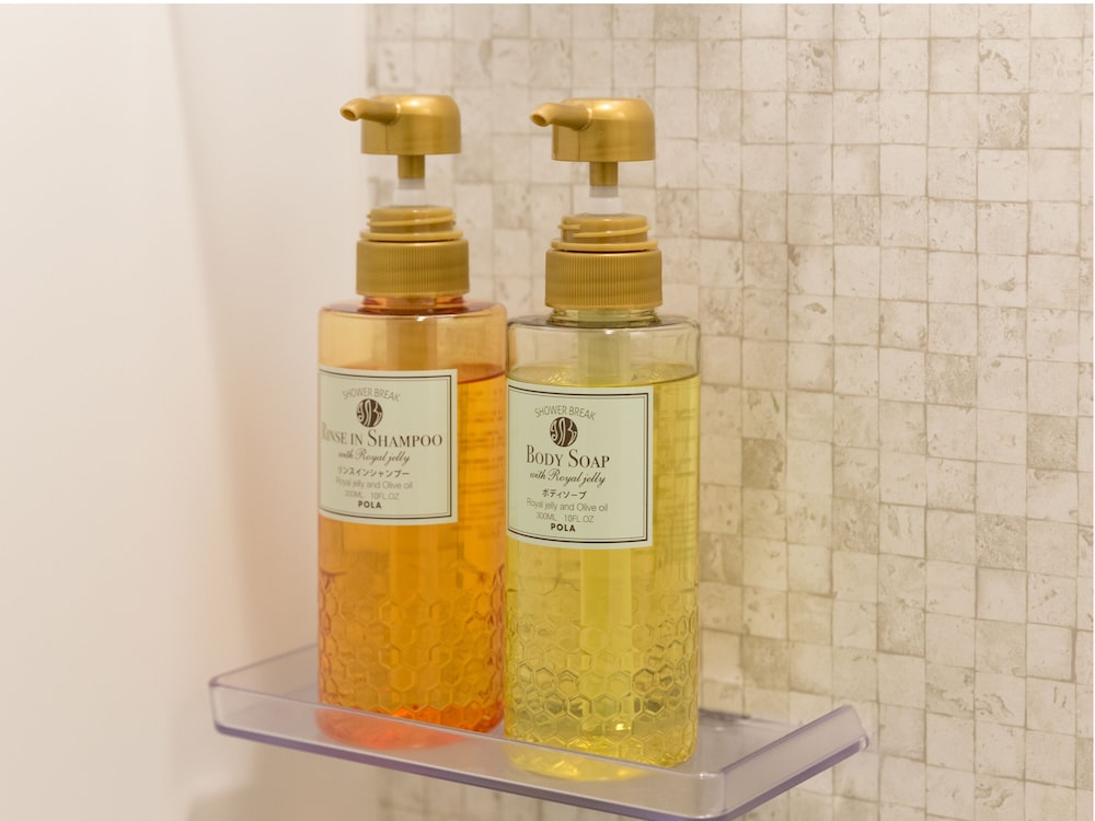 Bathroom amenities