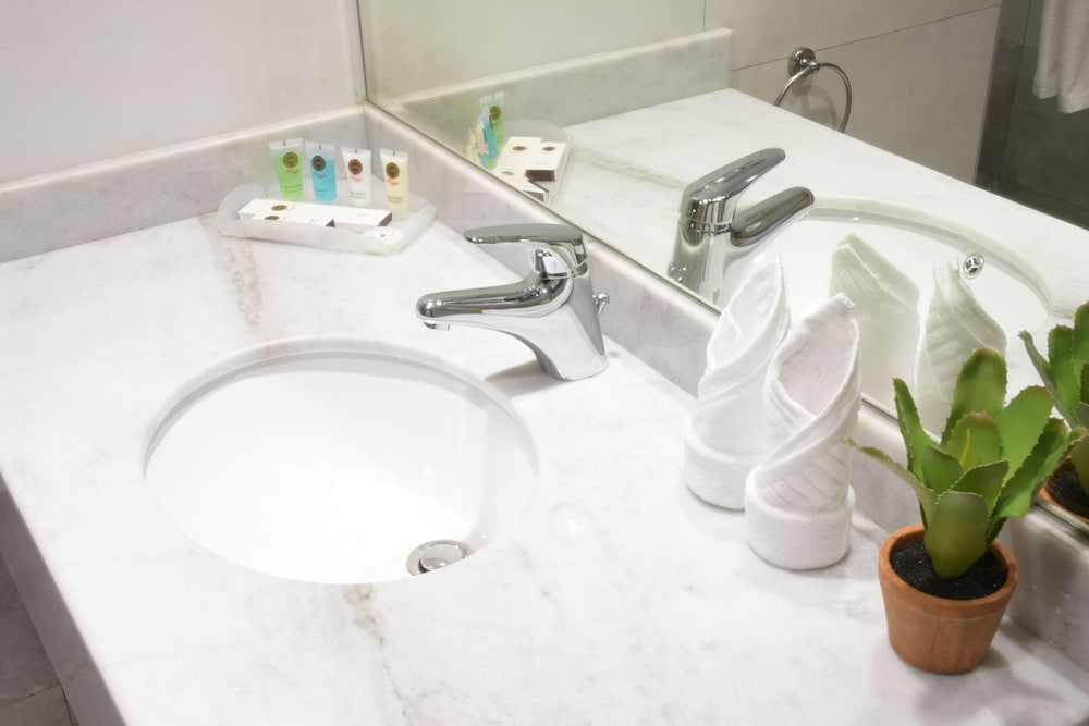 Bathroom sink