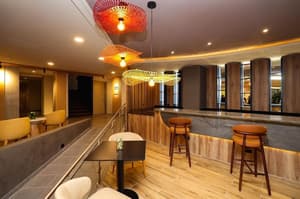 thumbnail: Bar (on property)