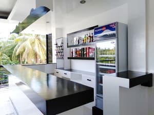 thumbnail: Bar (on property)