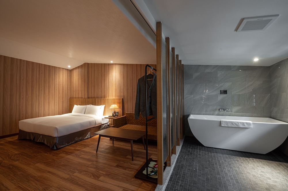 Private spa tub