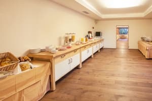 thumbnail: Breakfast area