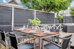 thumbnail: Outdoor dining