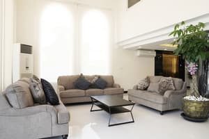 thumbnail: Lobby sitting area