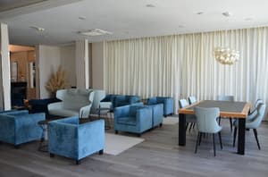 thumbnail: Lobby sitting area