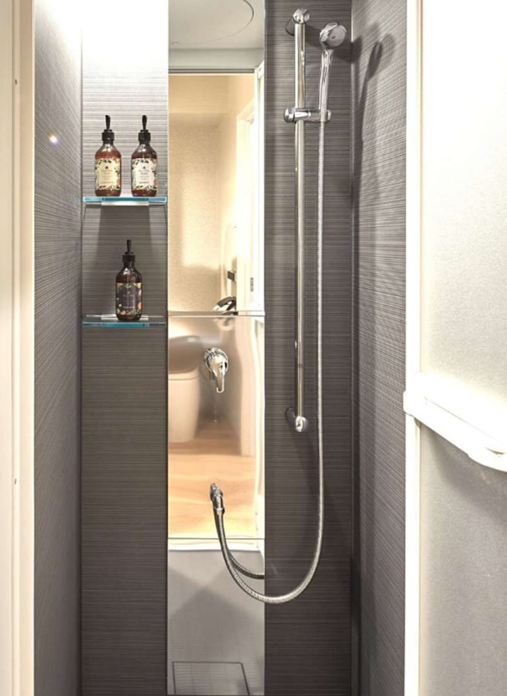 Bathroom shower