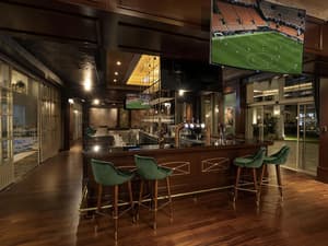thumbnail: Bar (on property)