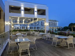 thumbnail: Bar (on property)