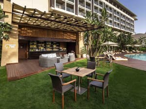 thumbnail: Bar (on property)