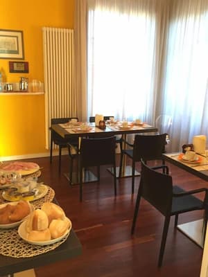 thumbnail: Breakfast area