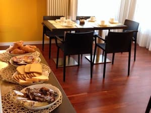 thumbnail: Breakfast area