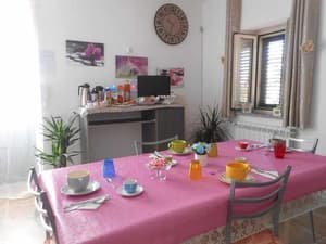 thumbnail: Breakfast area