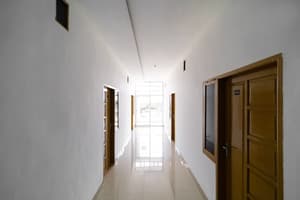 thumbnail: Hallway