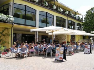 thumbnail: Bar (on property)