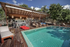 thumbnail: Poolside bar