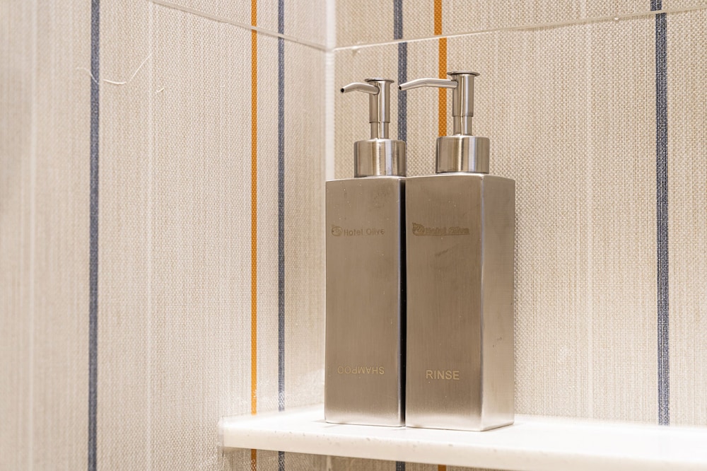 Bathroom amenities