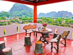 thumbnail: Bar (on property)