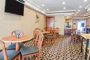 thumbnail: Breakfast area