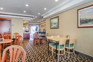 thumbnail: Breakfast area