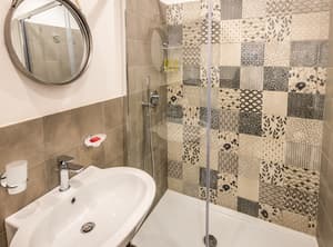 thumbnail: Bathroom shower