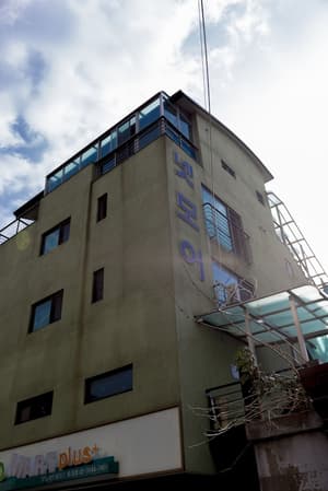 thumbnail: Exterior