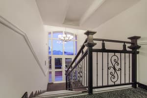 thumbnail: Interior entrance