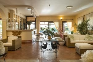 thumbnail: Bar (on property)