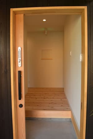 thumbnail: Property entrance