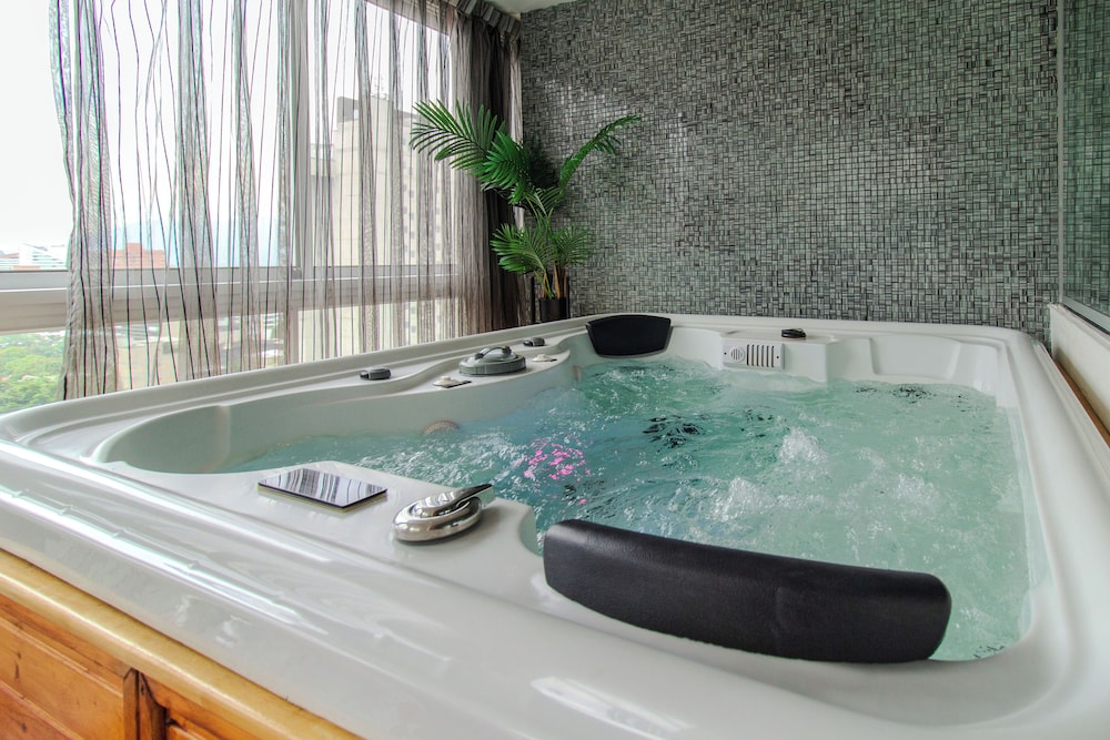 Private spa tub